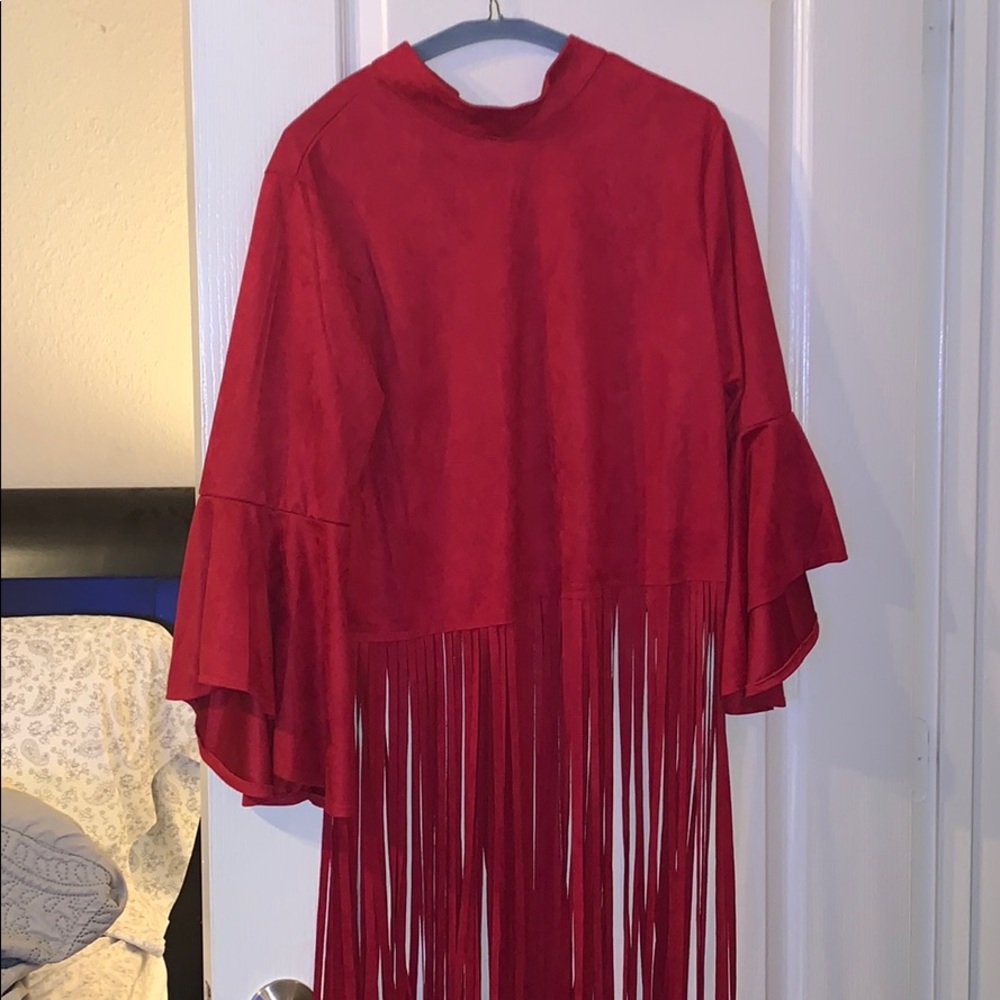 HLSR24 Red statement fringe top/mid-drift top